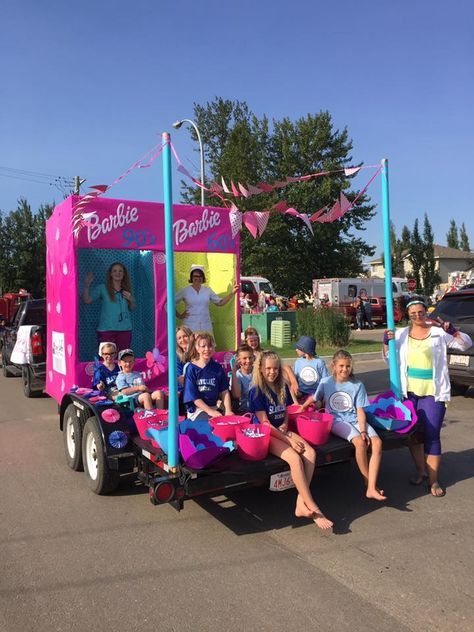 Cute Parade Float Ideas, Homecoming Floats Freshman, Decade Float Ideas, Pink Parade Float Ideas, Homecoming Spirit Week Parade Floats, 90s Float Parade, 90s Homecoming Float, Fun Parade Float Ideas, 90s Theme Parade Float Ideas