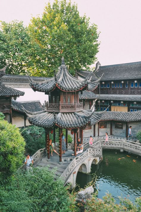 These Are The Many Reasons Why You Need To Visit Hangzhou, China (11) Hangzhou China, Visit China, Travel China, Chinese Garden, Chinese Architecture, Hand Luggage, China Travel, Hangzhou, Spain Travel