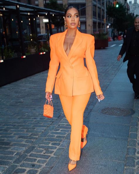 #Lala wore an #AlexPerry suit to the #VogueWorld show during #NYFW. Hot! or Hmm..? 📸 @tomasherold #lalafbd | Instagram Lala Anthony, Monochromatic Fashion, Woman Suit Fashion, Jewellery Brand, Designer Jewellery, Professional Outfits, Fashion Lookbook, Suit Fashion, Inspiration Mode