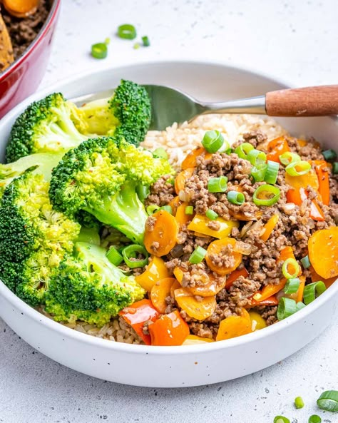 Firecracker Beef Bowls | Clean Food Crush Rachel Maser Cleanfoodcrush Recipe, Firecracker Beef Bowl, Firecracker Beef, Cfc Recipes, Watermelon Chicken, Firecracker Sauce, Meal Bowls, Teacher Lunch, Clean Food Crush Recipes