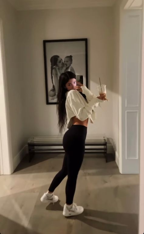 Kylie Jenner Mirror, Stylizacje Kylie Jenner, Kylie Jenner Workout, Kylie Jenner Body, Instagram Kylie Jenner, Kylie Jenner Fotos, Kylie Jenner Blonde, Stile Kylie Jenner, Kylie Jenner Photoshoot