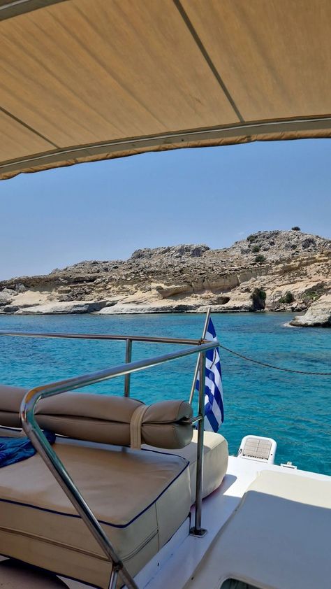 Luxury Yachts Aesthetic Mykonos Boat Trip, Athens Beach, Luxury Greece, Yacht Aesthetic, Greece Sea, Aesthetic Sea, Beautiful Butterfly Photography, Travel Pictures Poses, Greece Vacation