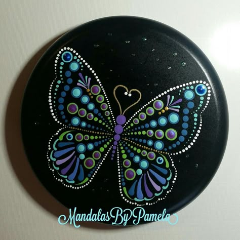 Butterfly Dotting Art, Dot Painting Dragonfly, Dot Painting Flowers, Dotted Butterfly, Mandela Rock Painting, Dot Butterfly, Patterns Mandala, Mandala Dotting, Painting Mandala