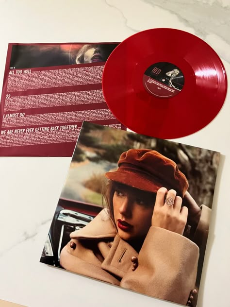 Red Vinyl Taylor Swift, Taylor Swift Pinterest, Taylor Swift Vinyl, Record Photography, Singer Life, 2025 Wishlist, Taylor Swift Merchandise, One Of Us Is Lying, Cd Aesthetic