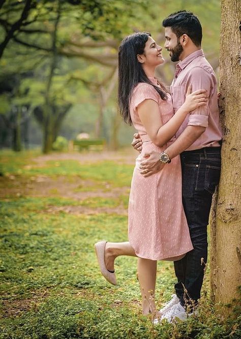 Outdoor Shoot Dress Ideas, Pre Wedding Casual Photo Ideas, Pre Wedding Shoot Outfit Ideas Indian, Couples Dresses Matching Casual, Pre Wedding Pics, Post Wedding Poses Outdoor, Couple Prewedding Poses, Pre Wedding Outfits Couple Photos, Pre Wedding Photo Shoot Dress Ideas