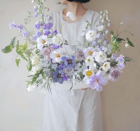 Wedding Flowers Light Purple, White Bouquet With Lavender Accents, Lilac Floral Arrangements, Lavender Bridal Bouquet, Flower Aesthetics, Lilac Wedding, Bouquet Arrangements, Beautiful Flower Arrangements, Courthouse Wedding