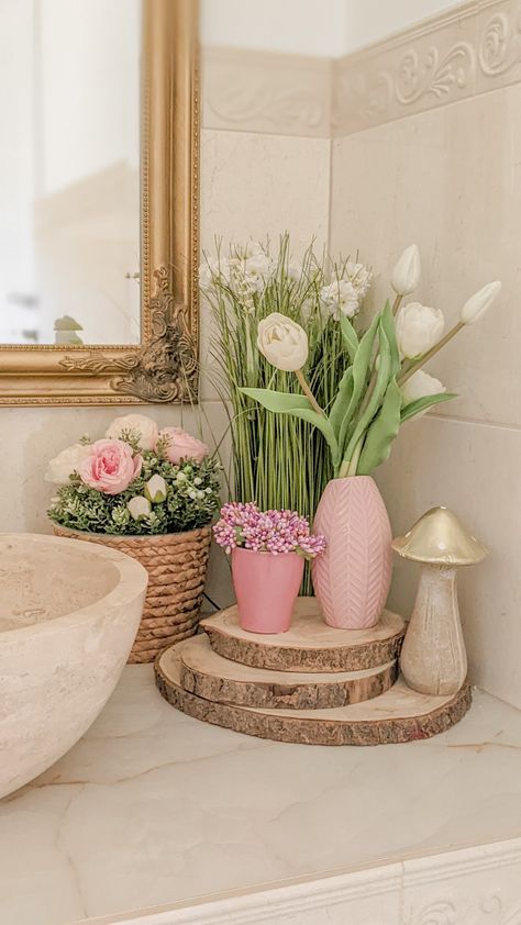 Romantic Bathroom Aesthetic, Spring Apartment Decor Simple, Bathroom Spring Decor Ideas, Floral Home Aesthetic, Spring Aesthetic Living Room, Pink Floral Bathroom Ideas, Flower Bathroom Ideas, Spring Aesthetic Home Decor, Pink Decor For Bathroom