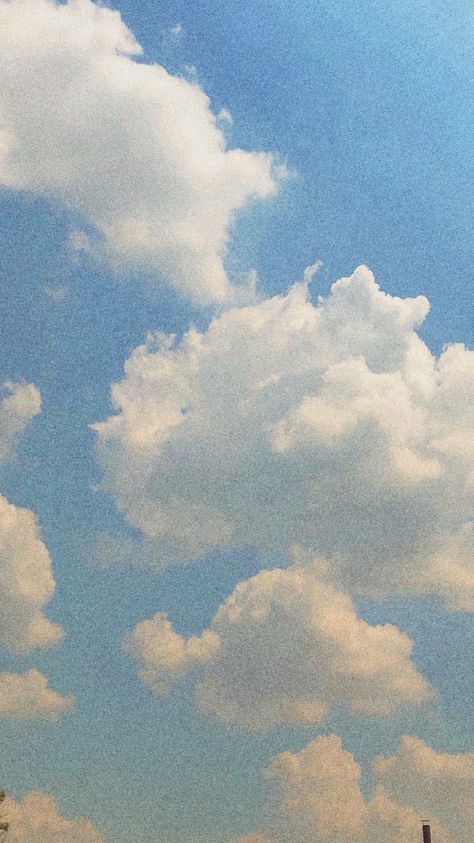 Clouds Aesthetic Profile Picture, Aesthetic Clouds Wallpaper Vintage, Light Clouds Aesthetic, Vintage Clouds Aesthetic, Vintage Sky Aesthetic, Clouds Background For Editing, Sky Vintage Aesthetic, Cloud Homescreen, Aesthetic Cloud Background