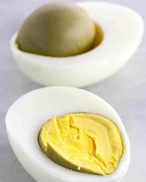 Why Your Boiled Eggs Have Green Yolks and How to Fix It Egg Yoke, Boiled Egg, How To Cook Eggs, Hard Boiled Eggs, Egg Yolk, Scrambled Eggs, Egg Whites, Boiled Eggs, Avocado Toast