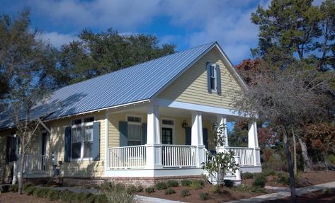 Blue Metal Roof Houses Color Combos, Cabin Siding Ideas, Mud Aesthetic, Metal Roof Houses Color Combos, Blue Metal Roof, Cottage Roof, Cabin Siding, Metal Roof Houses, Farmhouse Colors