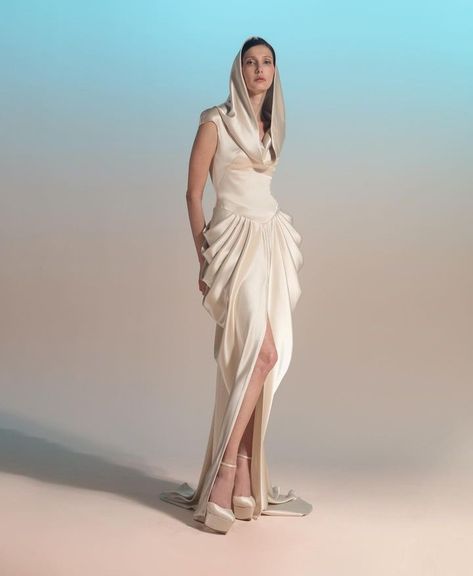 Retro Futurism Fashion, Futurism Fashion, Fashion Draping, Classy Clothing, Sports Wear Fashion, Off White Fashion, Runway Gowns, Project Work, Conceptual Fashion