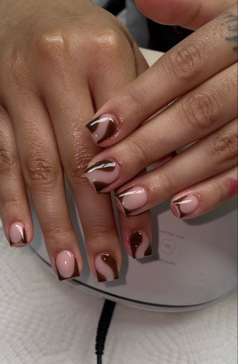 Cute Brown French Tip Nails, Short Nail Designs Brown, French Tips With Design, Short Frenchies, Nails 2023 Acrylic, Short Fall Nail Ideas, Brown French Tips, Brown French Tip Nails, Gel Overlay Nails