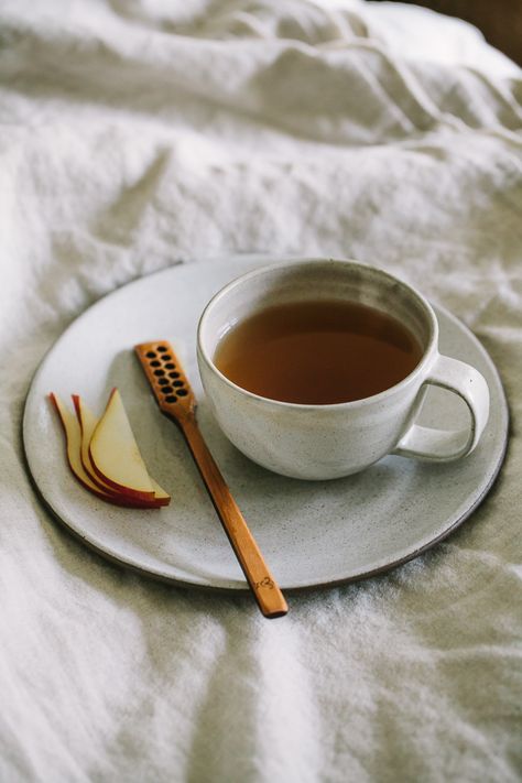 Tea Night Time, Peach Ginger Tea Recipe, Pear Ginger Cocktail, Ginger And Honey Tea, Drinks For Fall, Hot Drink Recipes, Orange Lemon Ginger Cinnamon Tea, Vegetarian Smoothies, Pear Tea