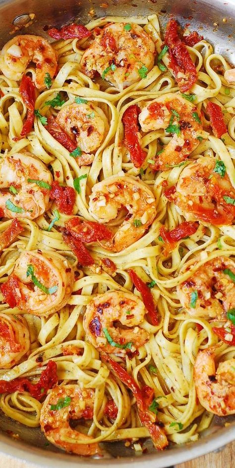 Shrimp Scampi Linguine Pasta with Sun-Dried tomatoes #shrimpscampi #scampi #shrimp #pasta #linguine #linguini Shrimp Linguini, Shrimp Scampi Linguine, Garlic Shrimp Pasta Recipes, Seafood Linguine, Shrimp Scampi Pasta, Sundried Tomato Pasta, Scampi Pasta, Shrimp Linguine, Resep Pasta