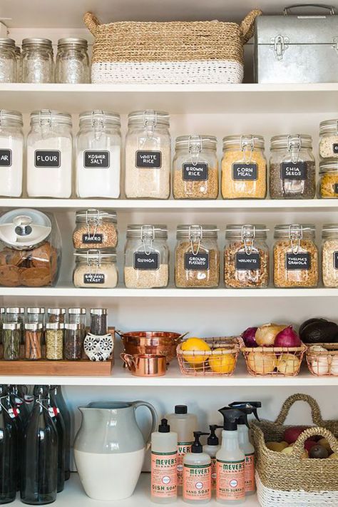 7 Tips for Decluttering your Space - The Fox & She Organiser Cucina, Jewerly Holders, Pantry Organisation, Pantry Organization Ideas, Organized Pantry, Organization Pantry, Small Kitchen Organization, Farmhouse Side Table, Kitchen Organization Pantry