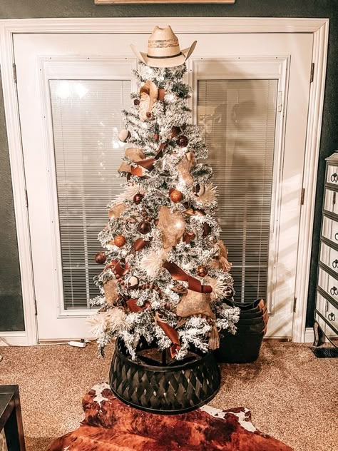 Cow Hide Christmas Tree, Hobo Christmas Decor, Western Flocked Christmas Tree, Diy Tall Christmas Tree, Christmas Western Decor, Boho Country Christmas Decor, Western Christmas Tree Topper, Western Boho Christmas Decor, Christmas Trees With Feathers