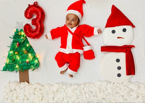 Monthly Baby Pictures Christmas, Christmas Baby Photoshoot 6 Months, New Year Theme Baby Photoshoot, Christmas Theme Baby Photoshoot, Baby Birthday Month, Diwali Photoshoot, Monthly Photoshoot, 5 Month Baby, Bday Themes