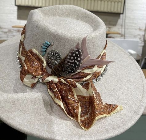 How To Decorate Wide Brim Hat, Burn Hats, Hat Band Ideas, Bling Hats, Womens Fedora Hat, Cowboy Hat Design, Boho Hats, Diy Hats, Hat Bar