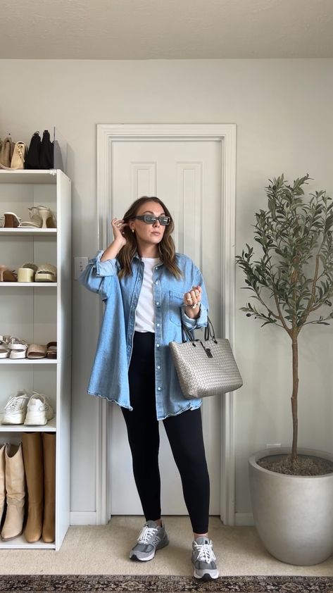 Denim Shirt Layering Outfit, Denim Shaket Jacket Outfit, Leggings With Denim Shirt, Oversized Denim Shacket Outfit, Jean Shacket Outfit Women, Denim Overshirt Outfit Women, Denim Shacket Outfit Women, Oversized Jean Shirt Outfits, Denim Shirt Outfit Spring