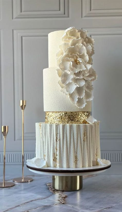 40 Inspiring Wedding Cake Creations : Floating Tier Wedding Cake Romantic Wedding Cakes, White And Gold Wedding Cake, Fancy Wedding Cakes, Tiered Cake Design, Big Wedding Cakes, White And Gold Wedding, Wedding Cakes Elegant, 3 Tier Wedding Cakes, Luxury Cake