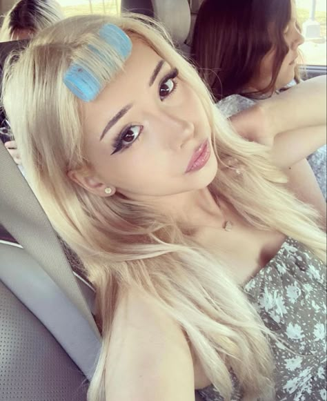 #lilianarose726 Estilo Harajuku, Makeup For Blondes, Cute Makeup Looks, Pretty Ppl, Face Card, 가을 패션, Dream Hair, Girls Makeup, Cute Selfie Ideas