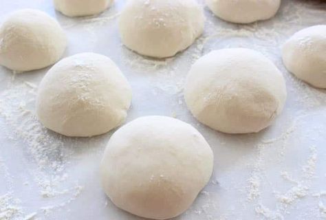 How to Freeze Pizza Dough Rustic Pizza Dough, Rustic Pizza Dough Recipe, Freeze Pizza, Rustic Pizza, Italian Pizza Dough Recipe, Best Pizza Dough Recipe, Pizza Dough Recipes, Pizza Bianca, Pizza Roll