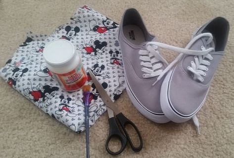 Disney Canvas Shoes Diy, Diy Mickey Mouse Shoes, Diy Disney Sneakers, Mickey Mouse Shoes Diy, Disney Converse Diy, Diy Minnie Mouse Shoes, Disney Shoes Diy, Totoro Shoes, Cricut Shoes