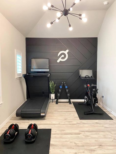 Peleton Home Gym Ideas, Gym Studio Ideas, Corner Gym Small Spaces, Small Gym Area In Home, Gym Room Inspiration, Peloton Gym Ideas, Basement Gym Area, Home Gym Design Small Space, House Gym Room Small Spaces