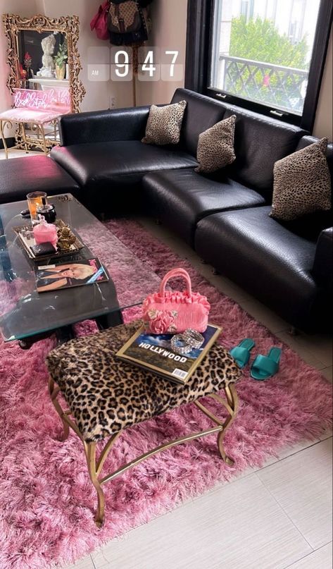 Gaudy Home Decor, Chill Living Room Ideas, Cheetah Aesthetic Room, Cheetah Apartment Decor, Odd Shaped Room Ideas, Vivienne Westwood Room Decor, Vintage Style Home Decor Interior Design, Y2k Apartment Decor, Girly Loft Apartment