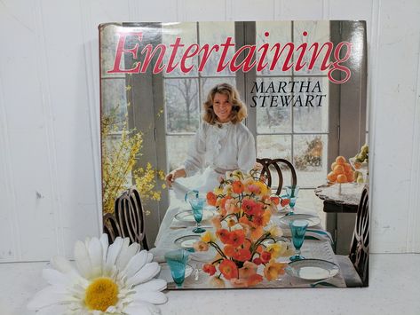 Entertaining Book by Martha Stewart First Edition ©1982  with Original Recipes, Inspiring Ideas, & Photographs Catering Decorating Gift Book Martha Stewart Entertaining, Martha Stewart Christmas, Martha Stewart Home, Favorite Cookbooks, Martha Stewart Living, Cook Books, Gwyneth Paltrow, Colour Photograph, Inspirational Books