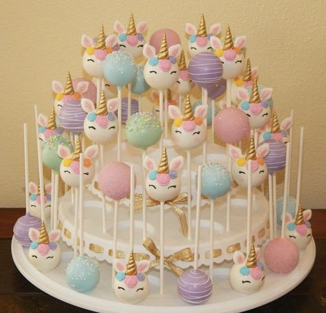 Unicorn Cake Pops, 4de Verjaardag, Unicorn Food, Unicorn Desserts, Unicorn Birthday Party Decorations, Unicorn Themed Birthday Party, Unicorn Birthday Cake, Savory Cakes, Unicorn Baby Shower