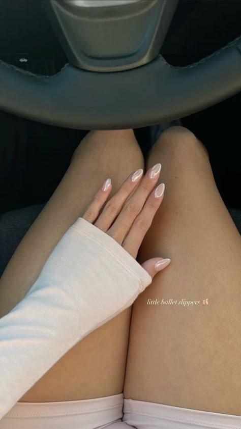 Nail Ig Story, Neutral Chrome Nails Almond, Spring Nails 2024 Trends Almond Simple, Chrome Nails Natural, Spring Summer Nails 2024, Chrome Natural Nails, Ballet Slipper Nails, Bubble Bath Chrome Nails, Clean Short Nails