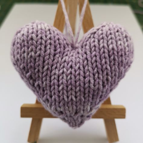 My Nearly No-Sew knitted stuffed heart pattern. Again | scrappystickyinkymess Valentine Knitting, Sew Heart, Knitted Heart Pattern, Knitted Heart, Knitting Patterns Toys, Sock Knitting Patterns, Crochet Cushions, Bobble Stitch, Sock Patterns