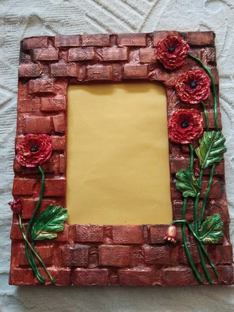 Photo Frame Crafts, Newspaper Crafts Diy, Rose Crafts, Diy Photo Frames, Mixed Media Crafts, Lippan Art, Clay Wall Art, Handmade Flowers Fabric, Diy Picture Frames