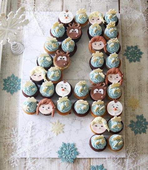 @lulukaylacupcake on Instagram: “Look who’s turning 4!! Every Disney party needs these Frozen! With a little touch of Anna and Elsa at your gathering, your party is bound…” Elsa Cupcakes Ideas, Elsa Cupcakes, Frozen Cupcake, 4th Birthday Party Ideas, Frozen Cupcakes, 4th Birthday Cakes, Elsa Birthday, Anna And Elsa, S Cake