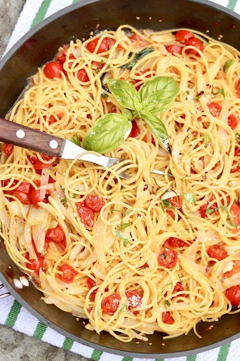 Martha Stewart's One-Pan Pasta (and some riffs on the basic recipe) – The Fountain Avenue Kitchen Speggetti Recipes, Pasta Recipes Easy Fast, Pan Pasta, Tomato Pasta Recipe, One Pan Pasta, Df Recipes, Spiral Pasta, Clean Stainless Steel, Martha Stewart Recipes