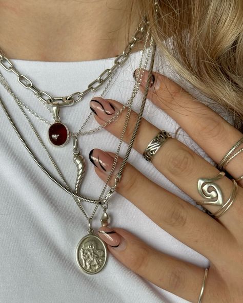 Rings And Necklaces Aesthetic, Cool Jewlrey, Indie Jewelry Aesthetic, Silver Jewellery Layering, Long Necklaces Aesthetic, Cute Silver Rings Aesthetic, Silver Jewellery Stacking, Good And Silver Jewelry Together, Silver Jewelry Stacking