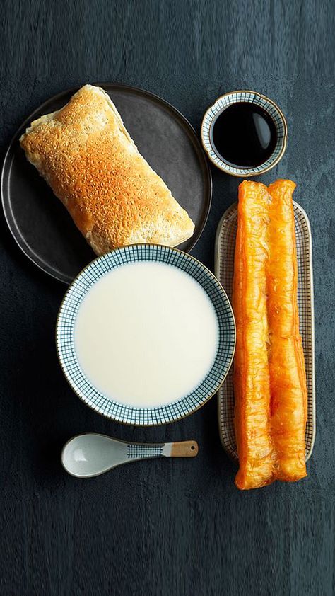 You Tiao Recipe, Ancient Chinese Food, Table Meals, Birthday Cake For Men, Chinese Tea House, Chinese Breakfast, Asian Food Photography, Asian Breakfast, Cake For Men