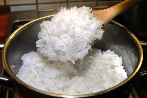 how to make perfect jasmine rice Perfect Jasmine Rice, Cooking Jasmine Rice, Jasmine Rice, Pasta Rice, How To Cook Quinoa, White Rice, Rice Dishes, Rice Recipes, Asian Food