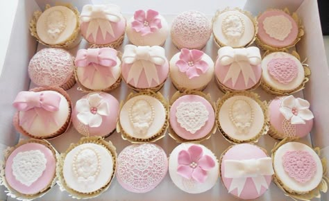 Bow Cupcakes, Romantic Life, Pretty Dessert, Cute Baking, Pink Foods, Pink Cupcakes, Think Food, Pretty Birthday Cakes, Cute Desserts