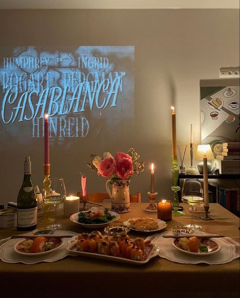 Movie Projector Aesthetic, Movie Projector Bedroom, Christmas Movie Themed Dinner, Movie Themed Dinner, Winter Movie Night, Aesthetic Projector, Projector Aesthetic, Projector Screen Ideas, Christmas List Items