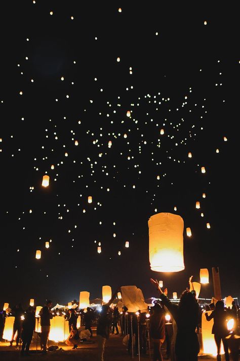 Rise Lantern Festival Las Vegas + 15 Best Festivals in the US for Your USA Bucket List // Local Adventurer #usa #visittheusa #festivals #ustravel #localadventurer Vegas Bucket List, Las Vegas Map, Usa Travel Bucket List, Sky Lantern, Plan Your Year, Black Rock Desert, Usa Bucket List, Floating Lanterns, Rise Festival