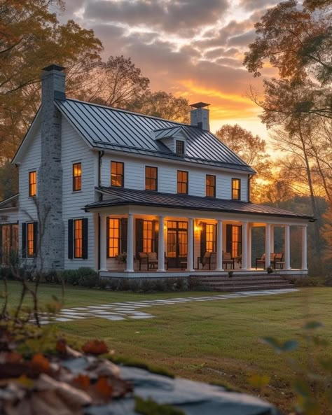 Colonial Renovation, Beautiful Houses Exterior, Farmhouse Build, Colonial House Exteriors, Big Home, Colonial Farmhouse, Dream Farmhouse, Modern Farmhouse Exterior, Barn Style House