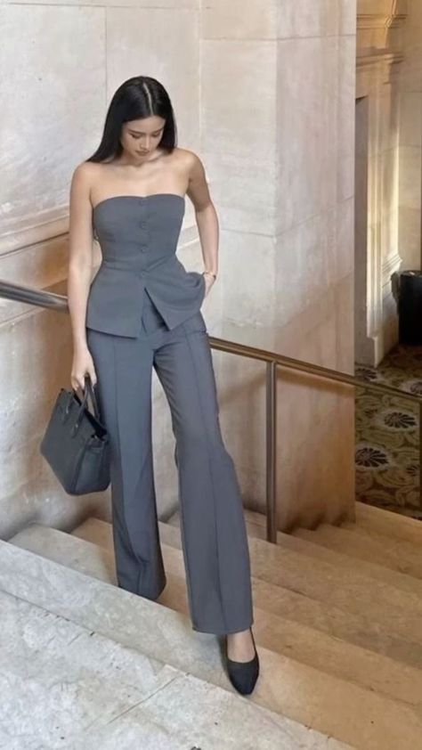 The best outfit of all time! Outfit Formal Mujer, Grad Outfits, Elegant Outfit Classy, Woman Suit Fashion, Casual Day Outfits, Classy Work Outfits, Stylish Work Outfits, Easy Trendy Outfits, Looks Chic