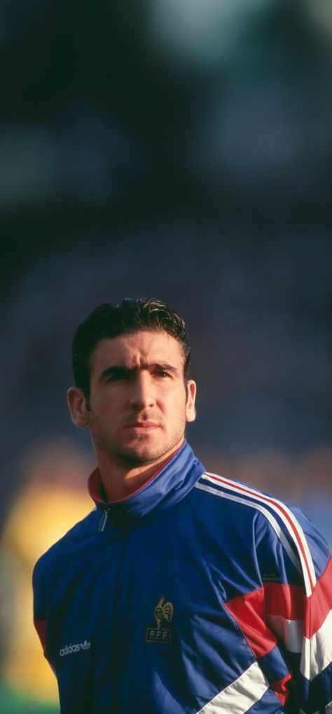 Eric Cantona Wallpaper, Sports Wallpaper, Eric Cantona, Manchester United Legends, Football Legends, Sports Wallpapers, Retro Football, Football Pictures, Iphone Wallpapers