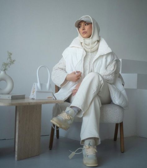 Hijabi Tennis Outfit, Balaclava Hijab, Hijab Fashion Winter, Balaclava Outfit, White Balaclava, Curvy Winter Outfits, Winter Inspo Outfits, Modest Winter Outfits, Winter Costume