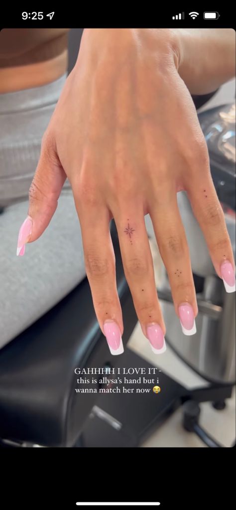 Tiny Hand Tats, Dainty Finger Tats, Small Tattoos Hand Fingers, Small Tattoos Hands, Tatto On Fingers Simple, Subtle Finger Tattoos For Women, Dainty Hand Tats, Subtle Finger Tattoos, Hand Small Tattoos For Women