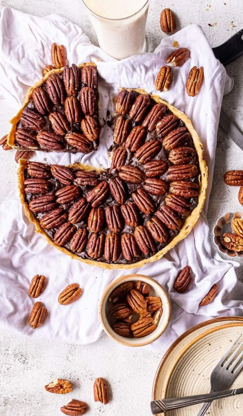 Chocolate Bourbon Pecan Pie - Recipe Magik Paleo Pecan Pie, Chocolate Bourbon Pecan Pie, Vegan Pecan Pie, Tacos Vegan, Vegan Pecan, Bourbon Pecan Pie, Vibrant Kitchen, Pecan Pie Filling, Chocolate Bourbon