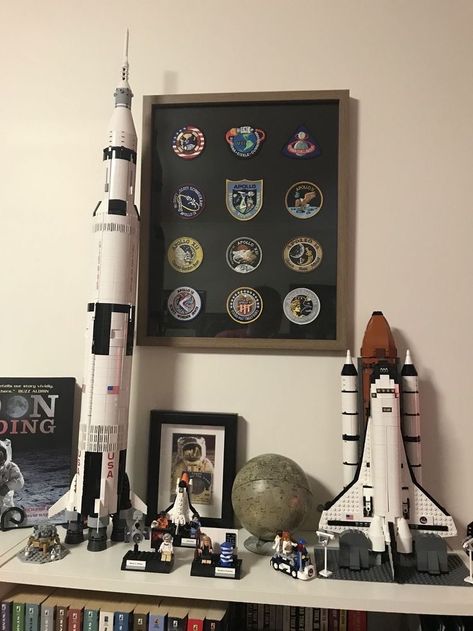 Nasa Room Ideas, Nasa Room Decor, Space Themed Desk, Space Aesthetic Bedroom, Nasa Bedroom, Nasa Decor, Nasa Room, Astronomy Room Decor, Lego Rocket