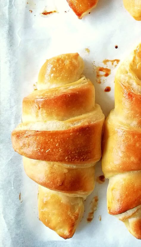 Crossiant Recipes Easy, Crissonts Recipe, Traditional Croissant Recipe, Best Homemade Rolls, Easy Croissant Recipe, Crossiant Recipes, Croissant Recipes, Crossant Recipes, Sandwich Buns